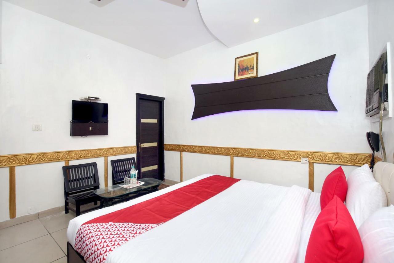 Hotel Oyo 5884 Amante à Chandīgarh Extérieur photo